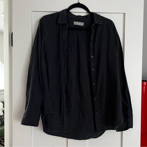 Everlane The Boyfriend Shirt in Linen - Washed Black